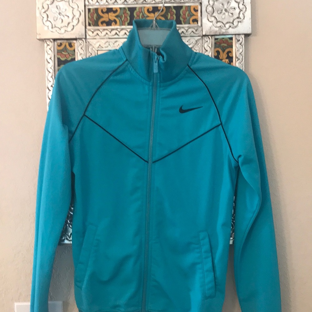 Women’s Nike sweatshirt